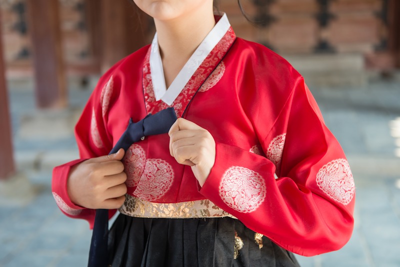 Koreanische Frau trägt einen Hanbok